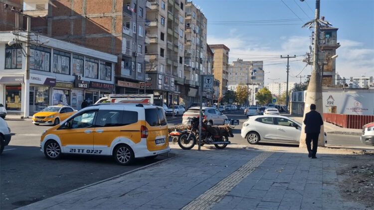 Diyarbakır'da taksi durağına silahlı saldırı: 1 ölü