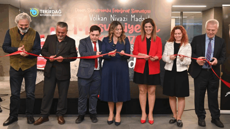 Down sendromlu sanatçı Madaslı'nın serigisi Tekirdağ'da