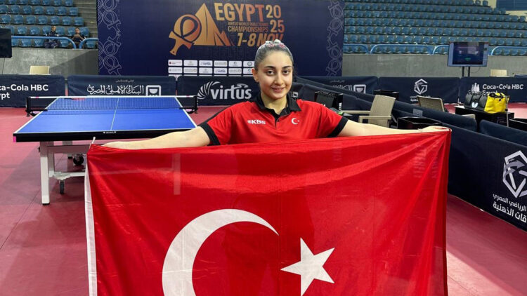 Ebru Acer, VIRTUS Dünya Masa Tenisi Şampiyonası’nda gümüş madalya kazandı