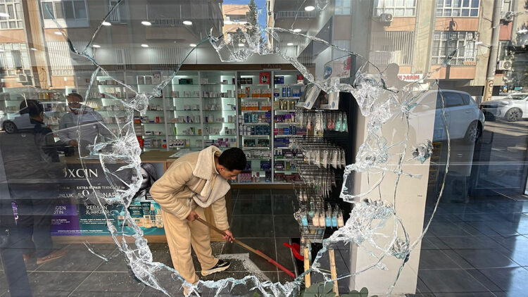 Şanlıurfa'da eczaneye pompalı tüfekle ateş açıldı