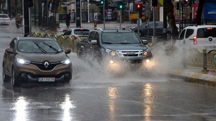 Edirne'de sağanak etkili oluyor