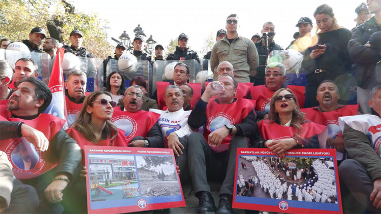 Eğitim-İş'ten MEB önünde bütçe eylemi