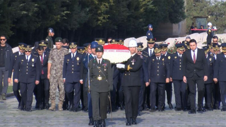 Emniyet teşkilatı mensupları Anıtkabir'i ziyaret etti