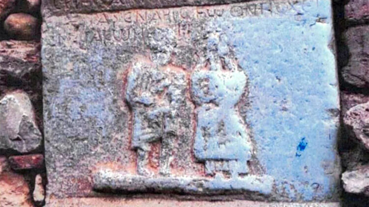 Evin duvarındaki tarihi eseri çalıp tahrip eden muhtar tutuklandı