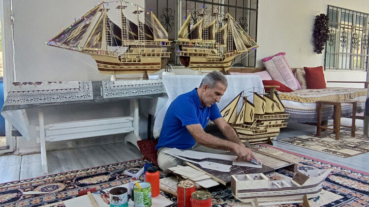 32 yıldır ahşap gemi maketleri yapıyor