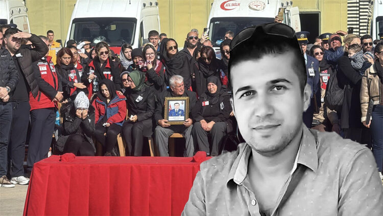 Emrah Kuran'ın tabutuna sarılan kardeşleri gözyaşı döktü