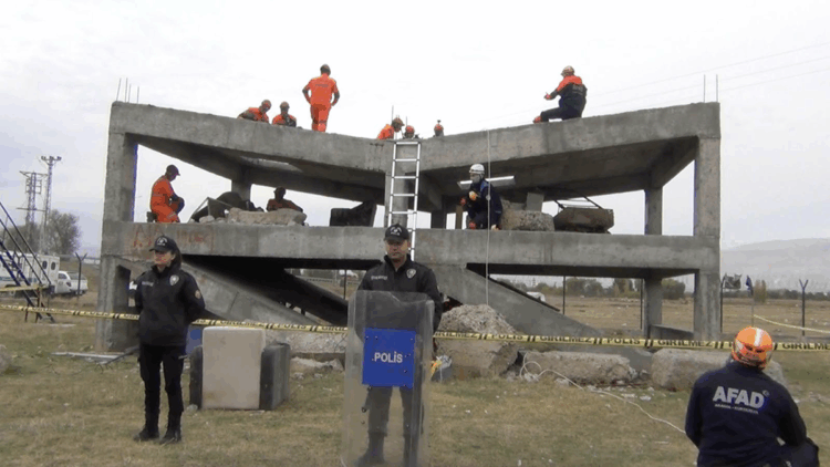 Erzincan'da deprem tatbikatı