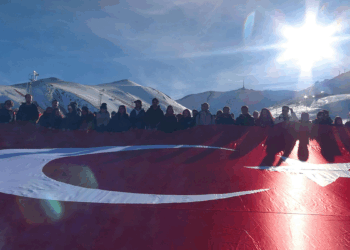 Erzurum’da 'Şiddete karşı tek yürek' yürüyüşü