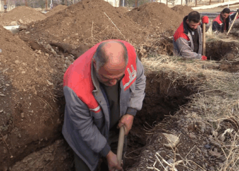 Erzurum'da dondurucu soğuklar öncesi '500 kışlık mezar' kazıldı