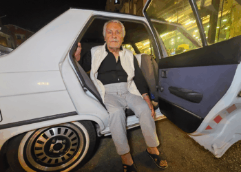 Eşini kaybettikten sonra 5 yıldır otomobilde yaşıyor