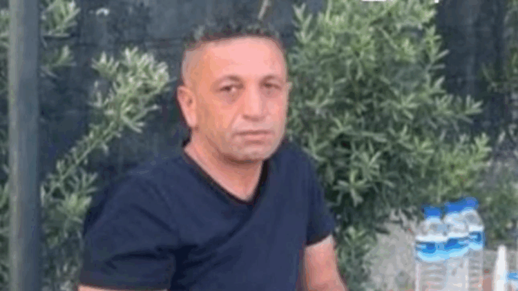 Evinde, tartıştığı kişiyi baltayla öldürdü