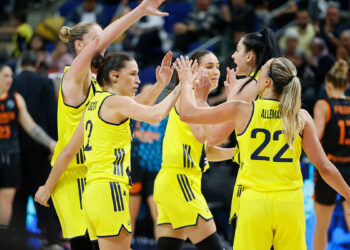 Fenerbahçe Opet 5'te 5 yaptı