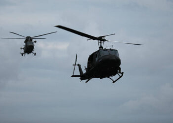 Filipinler'in güneyinde askeri helikopter düştü