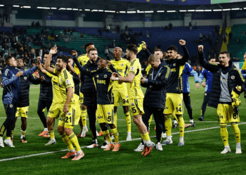 Fenerbahçe, son 2 deplasman maçını 2-0 geriden gelerek kazandı