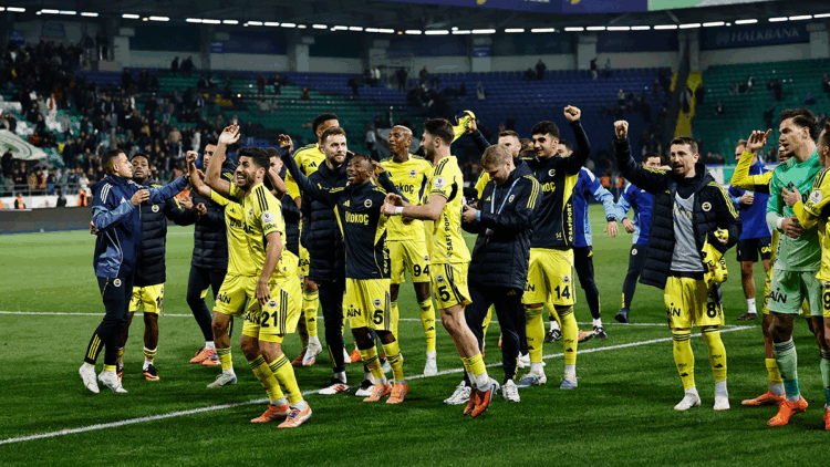 Fenerbahçe, son 2 deplasman maçını 2-0 geriden gelerek kazandı