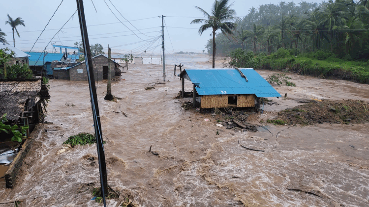 Filipinler'deki tayfunda hayatını kaybedenlerin sayısı 27’ye yükseldi