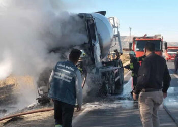 Gaziantep'te seyir halindeki beton mikseri yandı