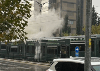 Gaziantep'te seyir halindeki tramvaya yıldırım düştü