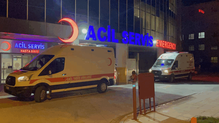 Gıda zehirlenmesi şüphesiyle hastaneye kaldırılan 3 kişi taburcu oldu