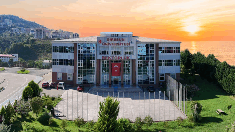 Giresun Üniversitesi eski yöneticilerine beraat