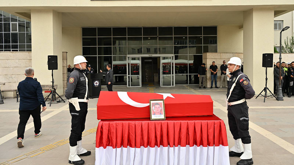 Görevi başında kalp krizi geçiren polis memuru şehit oldu