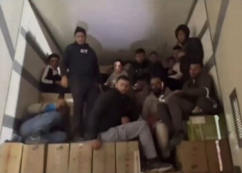 Hatay'da 16 kaçak göçmen yakalandı; 2 kişi tutuklandı