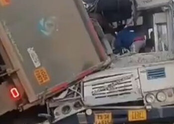 Hindistan'da otobüs ile kamyon çarpıştı; 20 ölü