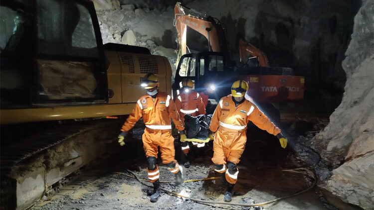 Hindistan'da taş ocağında meydana gelen göçükte ölü sayısı 7’ye yükseldi