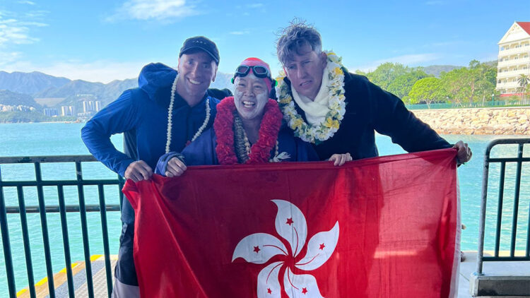 Amerikalı Edie Hu, 21 saat 28 dakika yüzdü