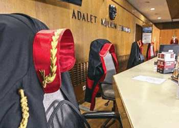 Hakim ve savcıların görevde yükselmelerine ilişkin karar Resmi Gazete'de