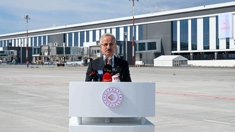 Havalimanları 10 ayda 211 milyon 240 bin 360 yolcuya hizmet verdi