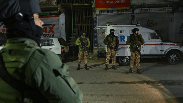 Hindistan'da karakolda patlama: 9 ölü, 32 yaralı