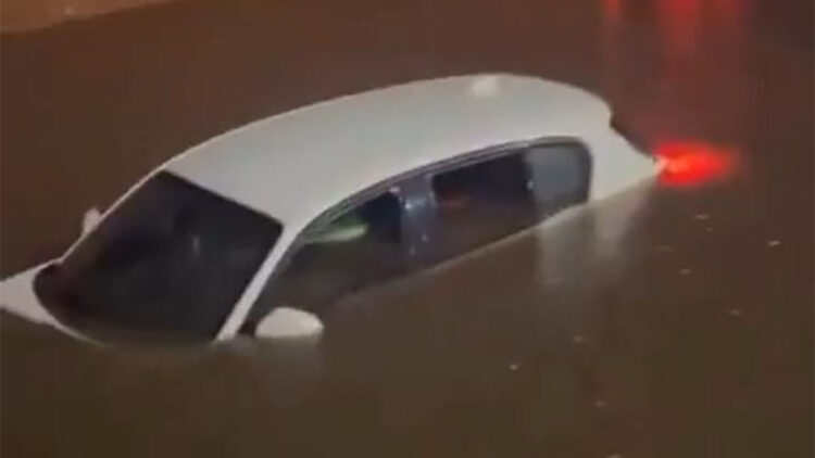 İngiltere, Galler ve İrlanda'da 'Claudia Fırtınası' etkili oldu