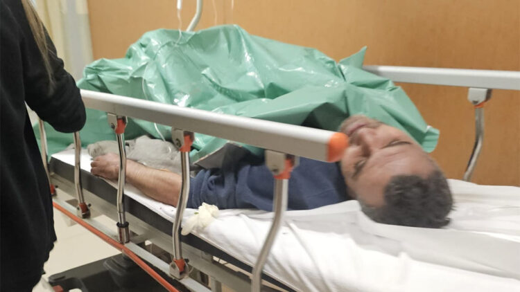 Isınmak için yaktığı ateş kıyafetlerini tutuşturdu, bacakları yandı