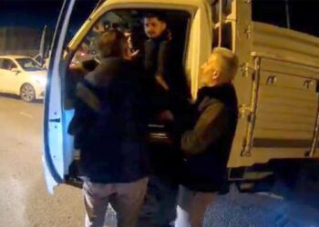 'Canım sıkkın' diyen kamyonet şoförü, motosikletliyi darbetti