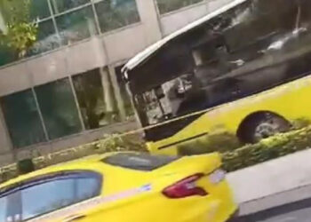 Beşiktaş'ta İETT otobüsü kaza yaptı