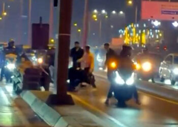 Beylikdüzü'nde trafikte tartışan sürücünün kavgası kamerada