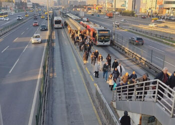 Cevizlibağ'da metrobüsün çarptığı engelli yolcu hayatını kaybetti