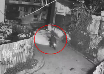 Fatih'te motosikletli şüpheliler haraç istedikleri iş yerini kurşunladı