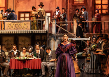 La Bohème Operası'nın prömiyeri AKM'de yapıldı