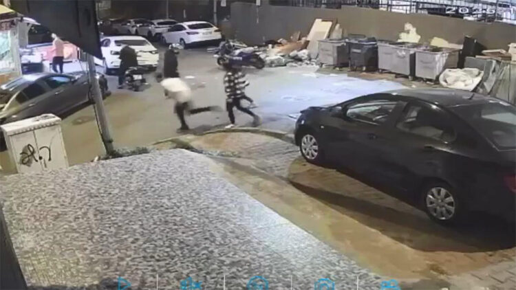 Şişli'de trafikte yol verme kavgasında 2 kişiyi bıçaklayan şüpheli tutuklandı