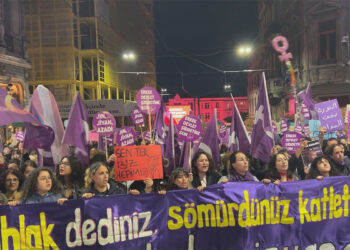Taksim'de kadına şiddete karşı yürüyüş düzenlendi