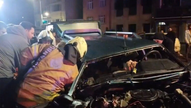 Üsküdar'da hatalı sollama kazaya neden oldu: 3 yaralı