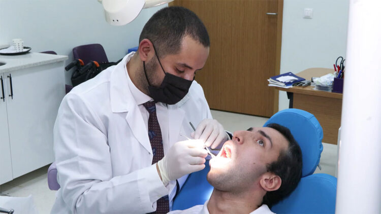 West sendromlu yüzücü Caner Aşkın, genel anesteziyle diş tedavisi olabildi