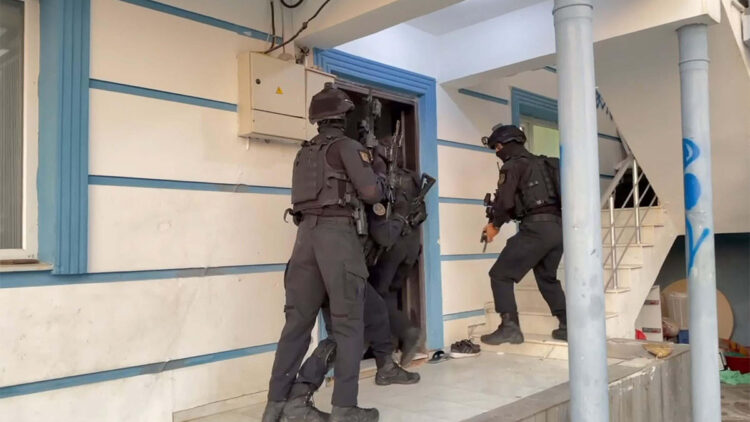 İzmir merkezli 2 ilde Medeler suç örgütüne operasyon