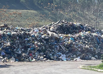 Uzundere Mahallesi'nin çöp toplama sahası olarak kullanılmasına tepki