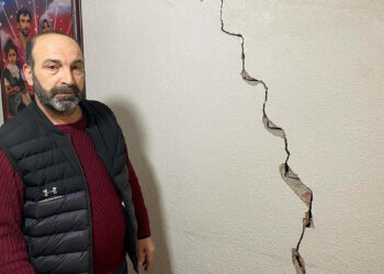 Evlerinde çatlaklar oluşan mahalleli panikatak hastası oldu