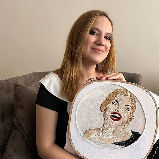 İllüstratif nakış sanatçısı Zeynep Özcan: Karanlığın içindeki renkleri sanatla buluyorum