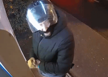 İstanbul'da ATM'lerden para çalan hırsız kamerada