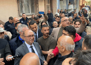 İzmir’de hasarlı evin tahliyesi sırasında arbede